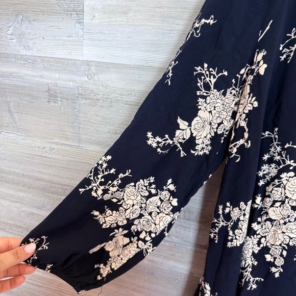 JODIFL Navy Floral Print Keyhole Long Sleeve Blouse - Size Small - Picture 5 of 7